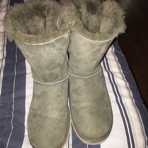🎀🎀Bailey Bow Uggs 🎀🎀 Size 9
